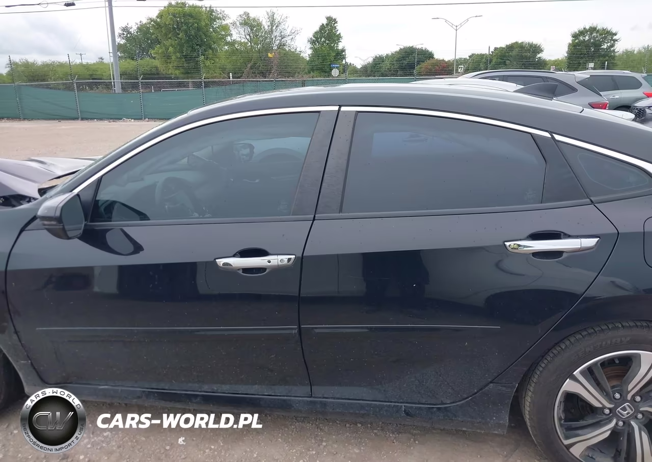 2018 Honda Civic Touring VIN:19XFC1F93JE000239 - 15