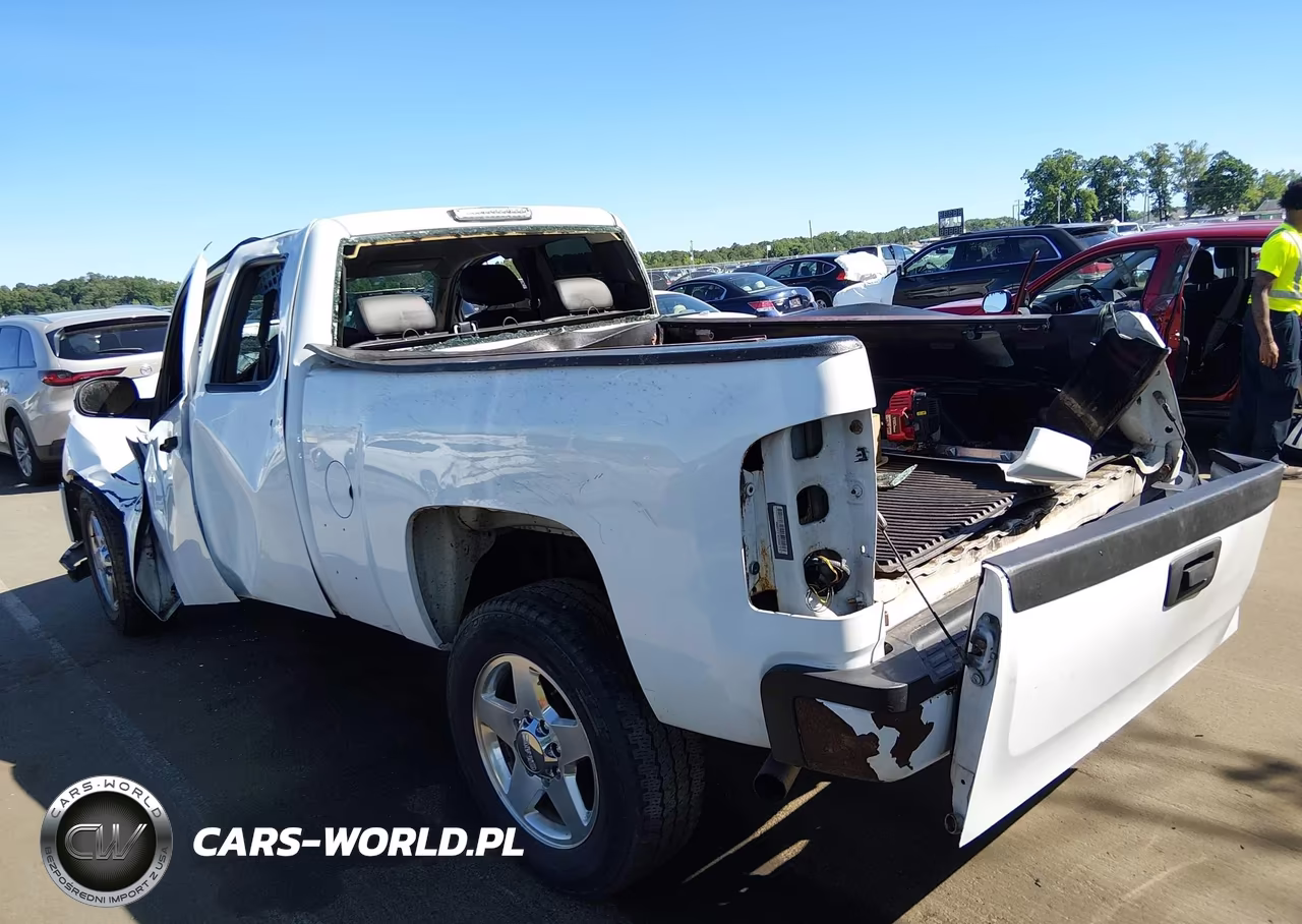 2011 Chevrolet Silverado 2500Hd Work Truck VIN:1GC2CVCG3BZ338318 - 3