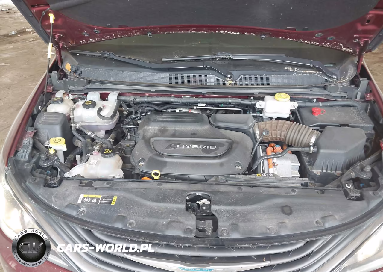 2018 Chrysler Pacifica Hybrid Limited VIN:2C4RC1N71JR113067 - 10
