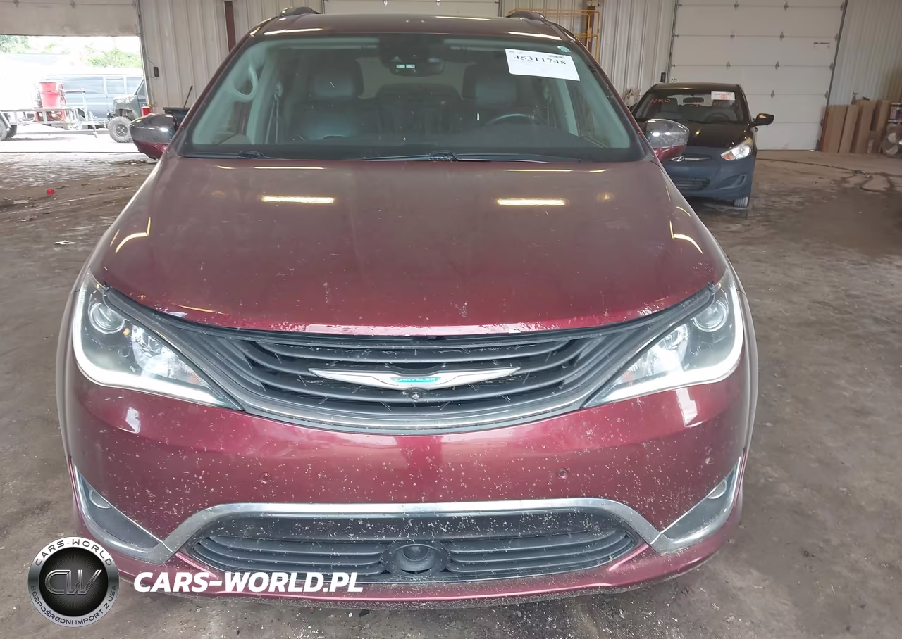 2018 Chrysler Pacifica Hybrid Limited VIN:2C4RC1N71JR113067 - 12