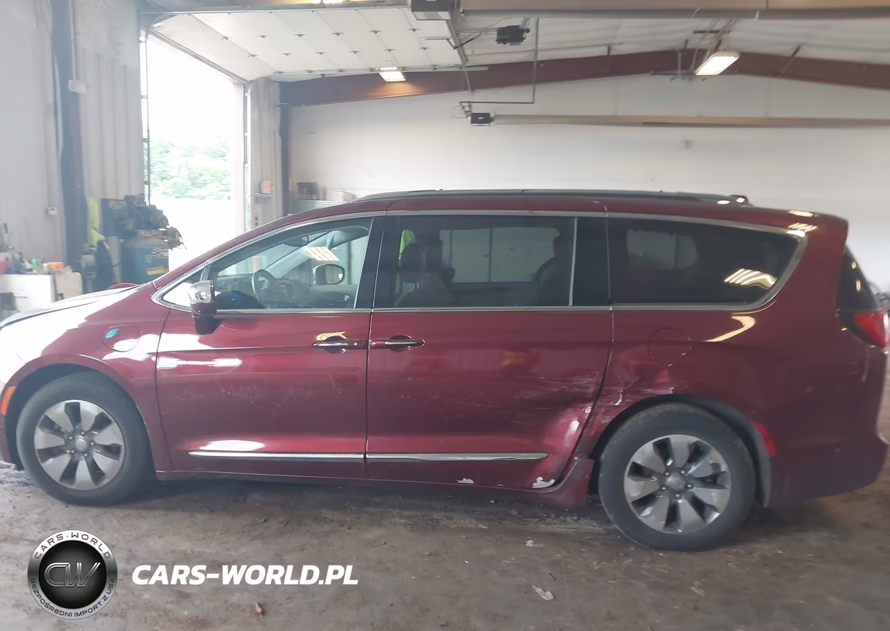 2018 Chrysler Pacifica Hybrid Limited VIN:2C4RC1N71JR113067 - 14