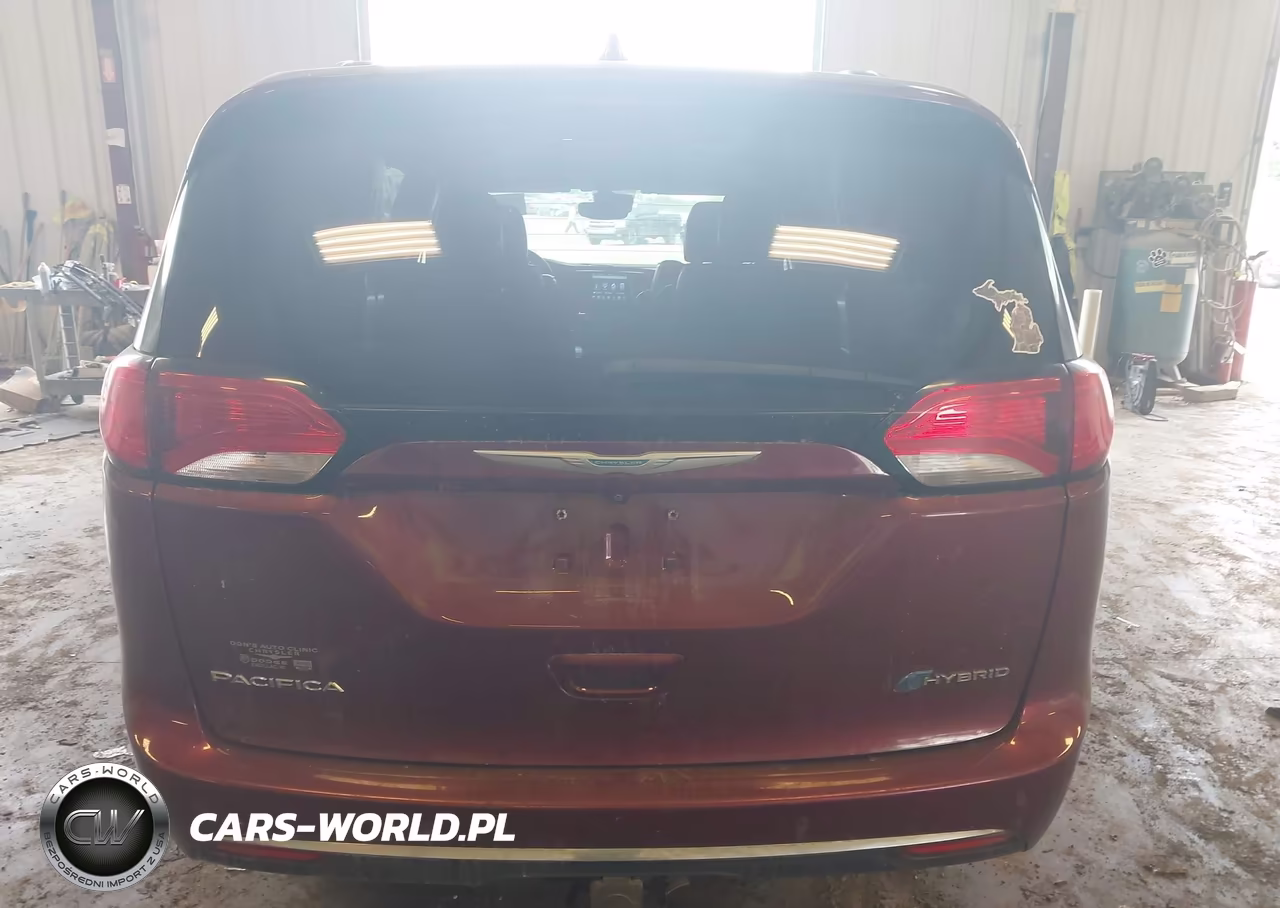 2018 Chrysler Pacifica Hybrid Limited VIN:2C4RC1N71JR113067 - 16