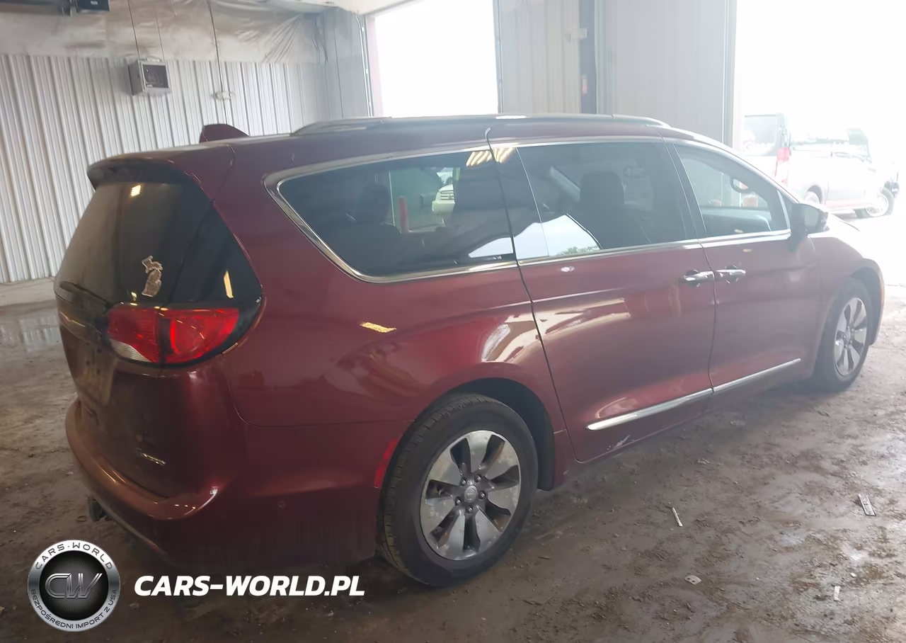 2018 Chrysler Pacifica Hybrid Limited VIN:2C4RC1N71JR113067 - 4