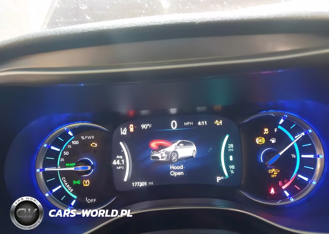 2018 Chrysler Pacifica Hybrid Limited VIN:2C4RC1N71JR113067 - 7