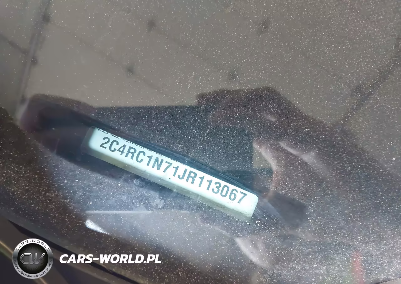 2018 Chrysler Pacifica Hybrid Limited VIN:2C4RC1N71JR113067 - 9