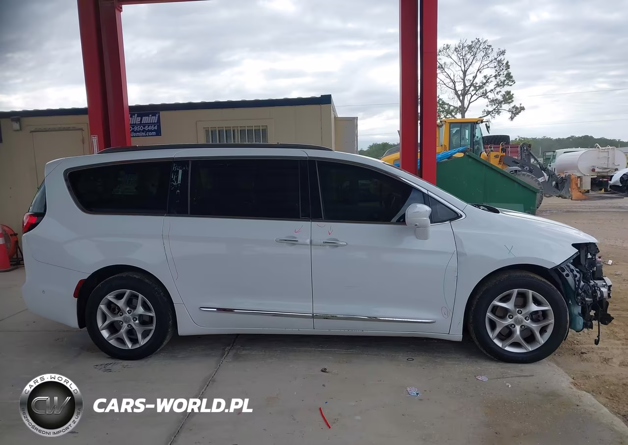 2020 Chrysler Pacifica Touring L Plus VIN:2C4RC1EG9LR184374 - 14