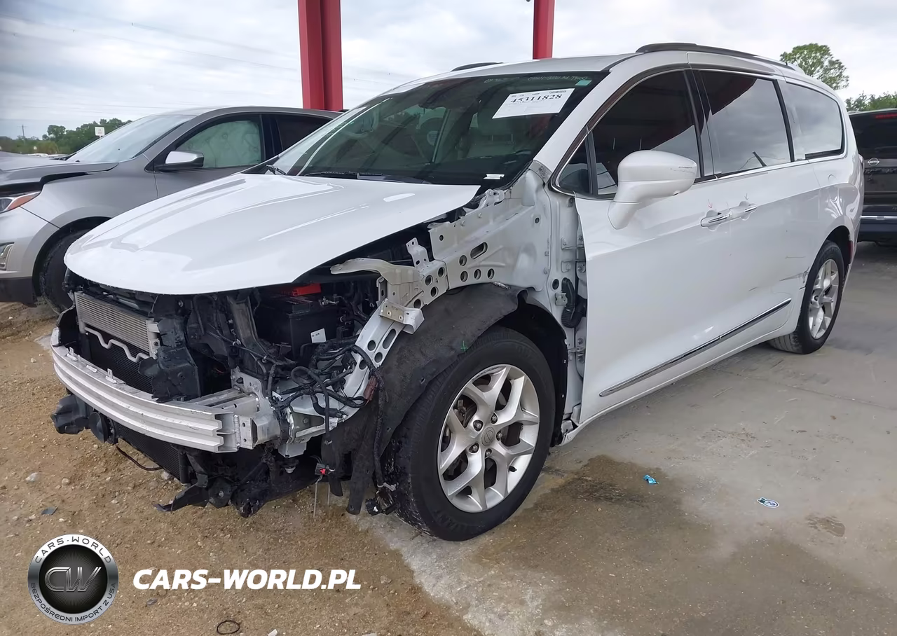 2020 Chrysler Pacifica Touring L Plus VIN:2C4RC1EG9LR184374 - 2
