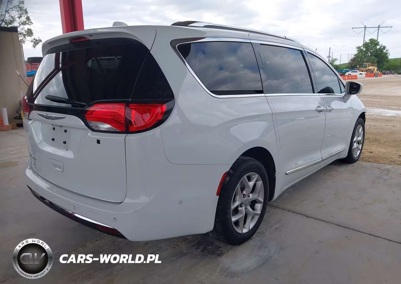 2020 Chrysler Pacifica Touring L Plus VIN:2C4RC1EG9LR184374 - 4