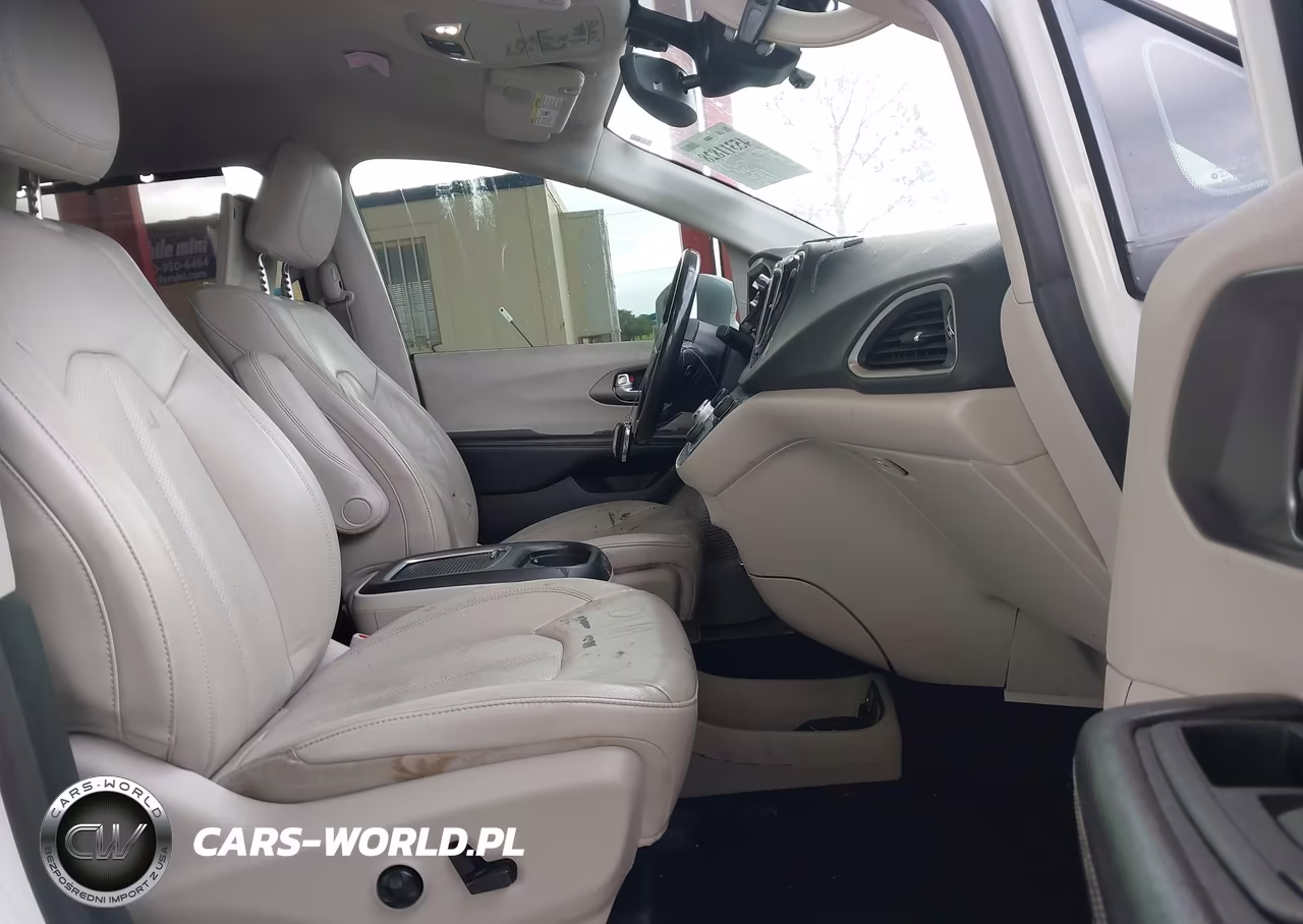 2020 Chrysler Pacifica Touring L Plus VIN:2C4RC1EG9LR184374 - 5