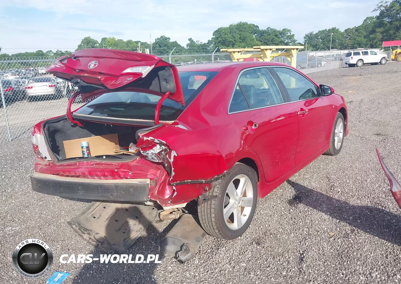 2014 Toyota Camry Se VIN:4T1BF1FK5EU833665 - 4