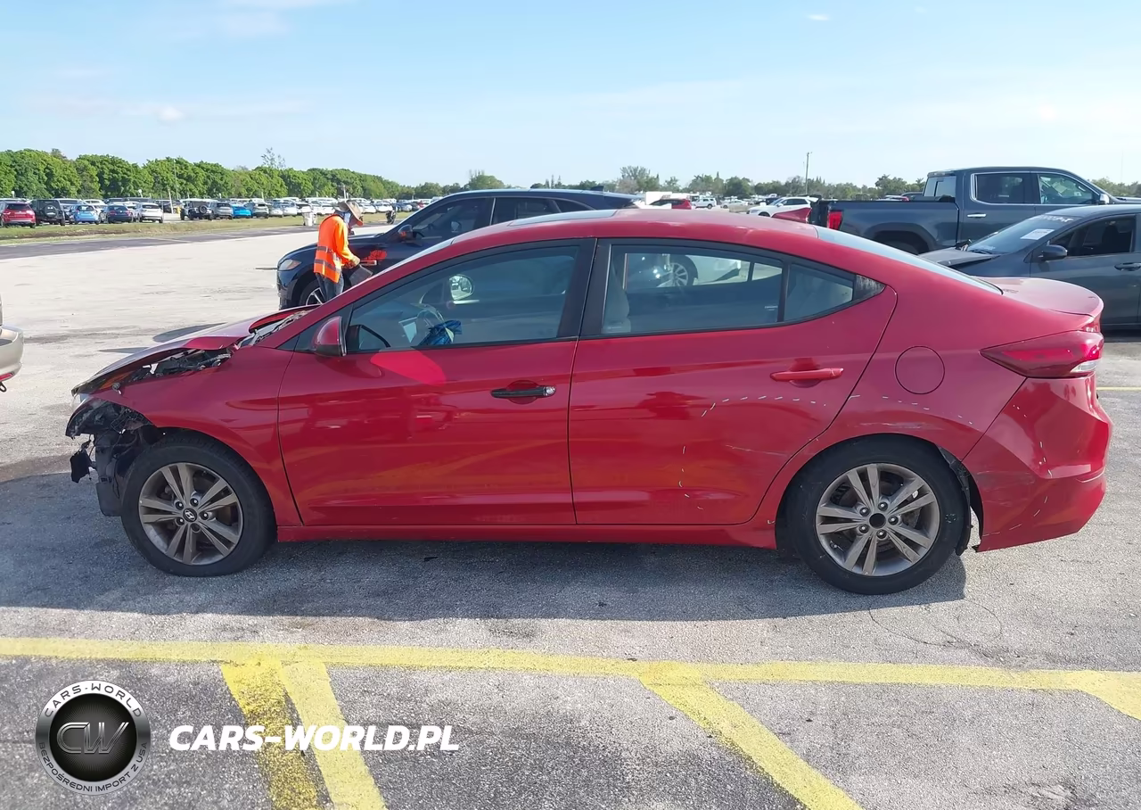 2018 Hyundai Elantra Value Edition VIN:5NPD84LF5JH381978 - 15