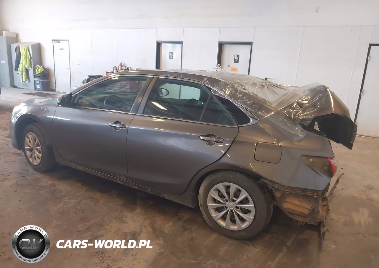 2016 Toyota Camry Le VIN:4T1BF1FK5GU517203 - 3