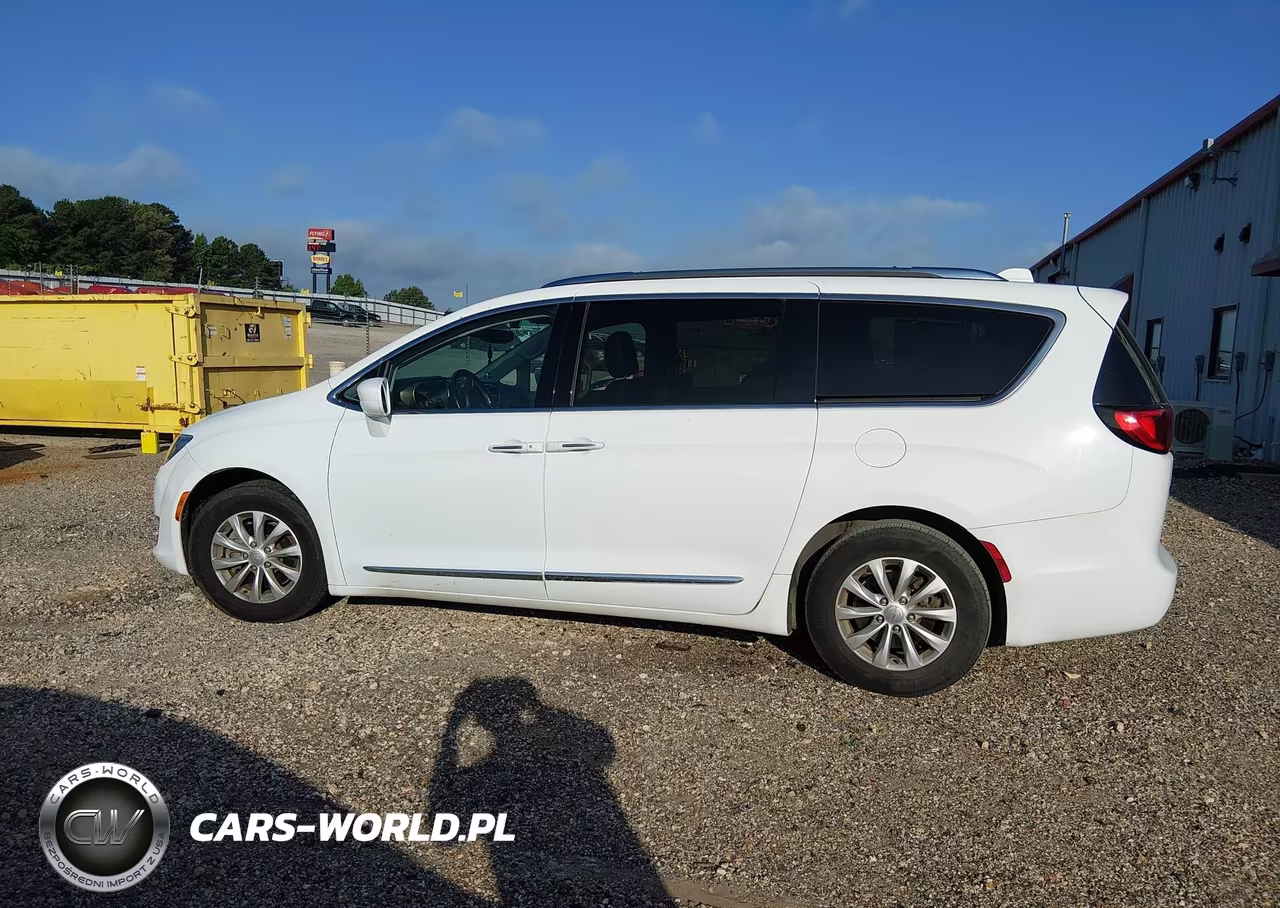 2019 Chrysler Pacifica Touring L VIN:2C4RC1BG7KR582850 - 14