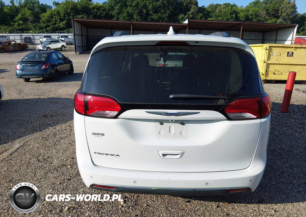 2019 Chrysler Pacifica Touring L VIN:2C4RC1BG7KR582850 - 16
