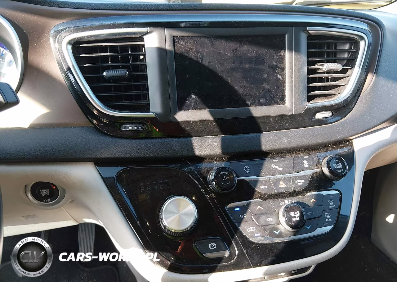 2019 Chrysler Pacifica Touring L VIN:2C4RC1BG7KR582850 - 19