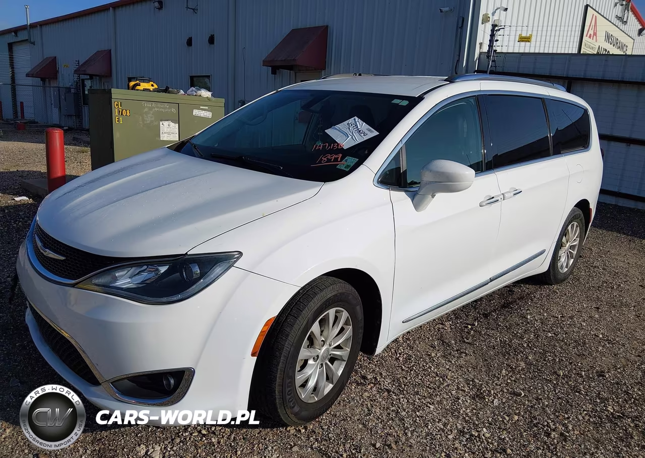 2019 Chrysler Pacifica Touring L VIN:2C4RC1BG7KR582850 - 2