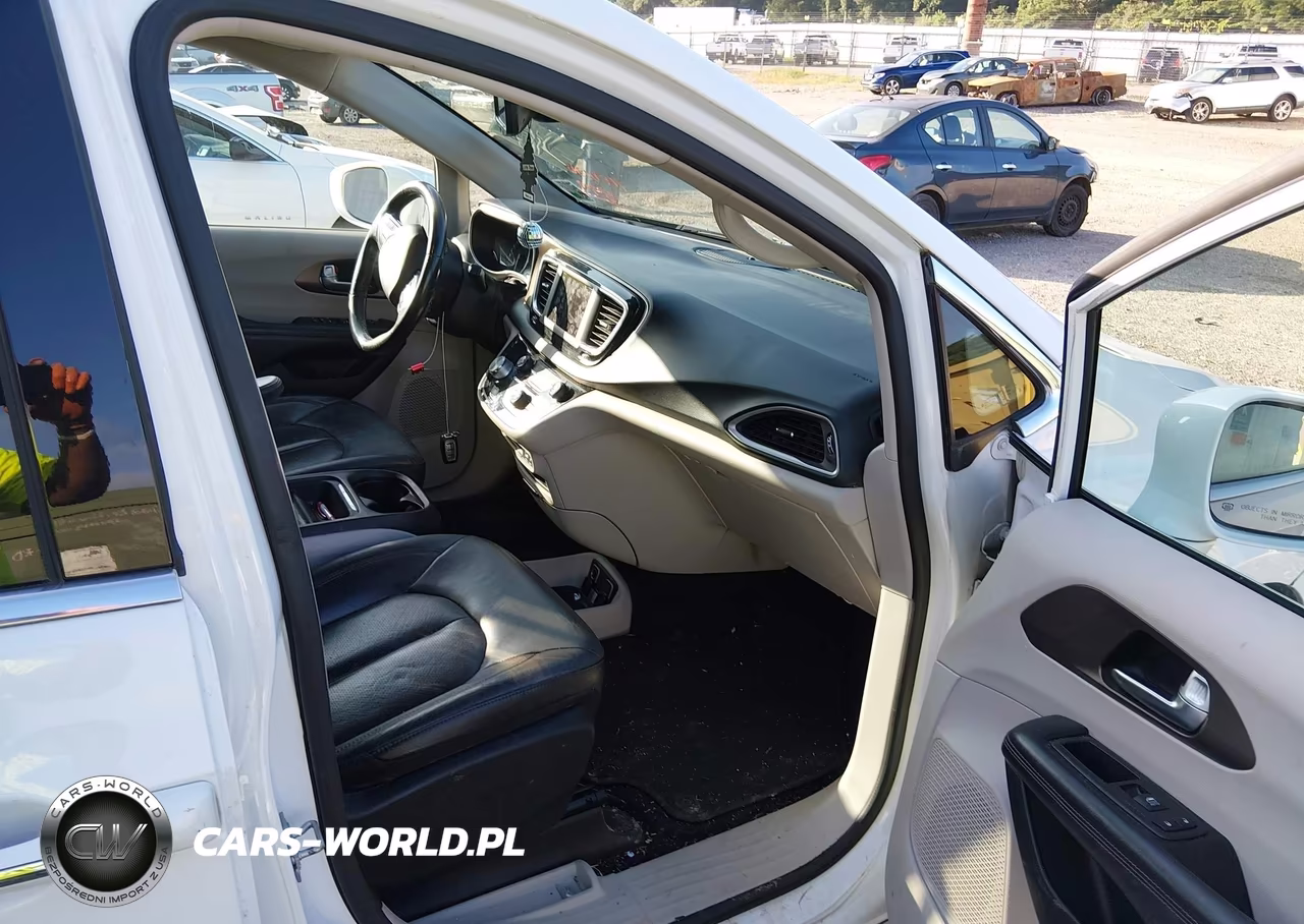 2019 Chrysler Pacifica Touring L VIN:2C4RC1BG7KR582850 - 5