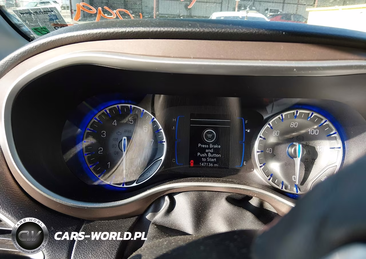 2019 Chrysler Pacifica Touring L VIN:2C4RC1BG7KR582850 - 7