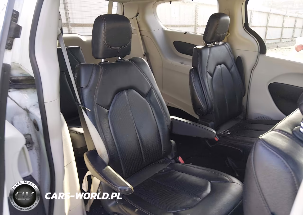 2019 Chrysler Pacifica Touring L VIN:2C4RC1BG7KR582850 - 8