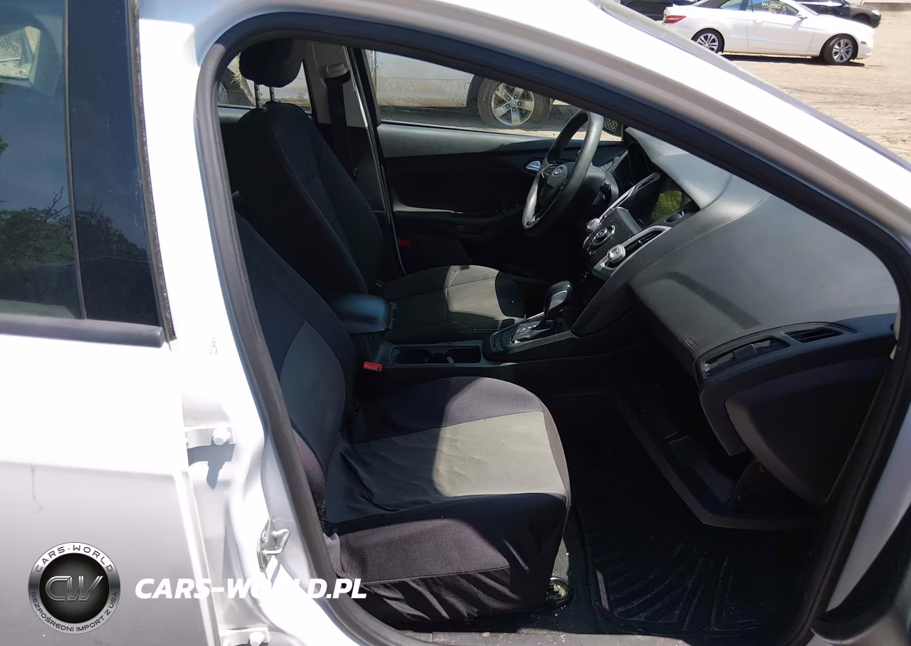 2017 Ford Focus Se VIN:1FADP3F25HL336153 - 5