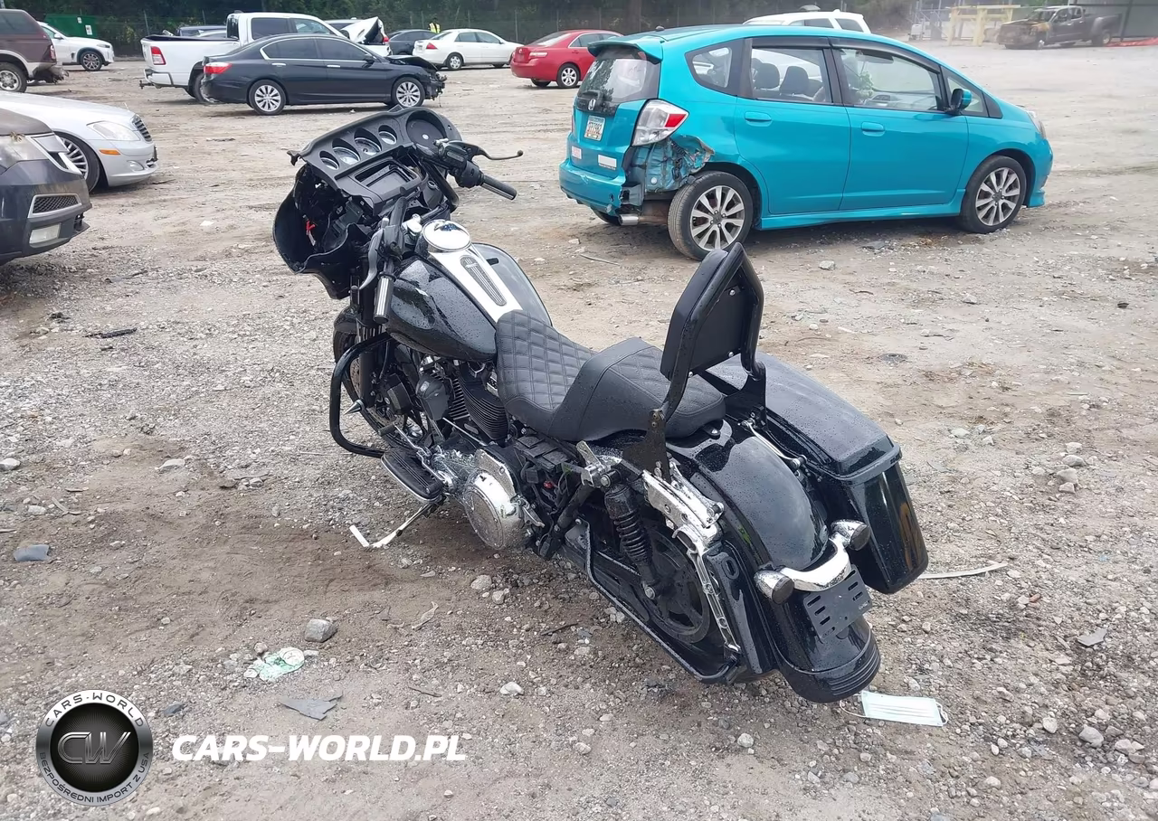 2018 Harley-Davidson Flhx Street Glide VIN:1HD1KBC11JB653259 - 3