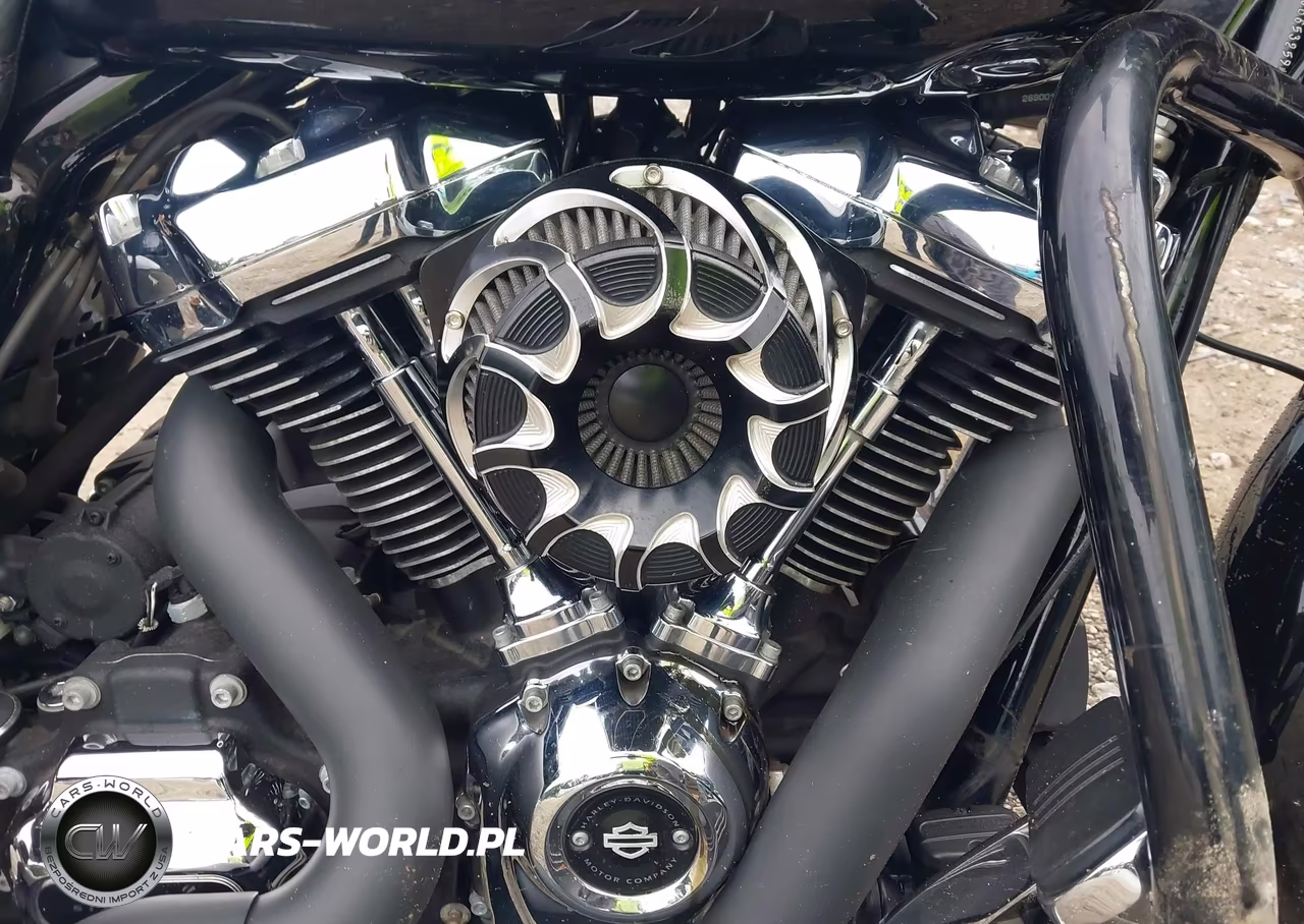 2018 Harley-Davidson Flhx Street Glide VIN:1HD1KBC11JB653259 - 8