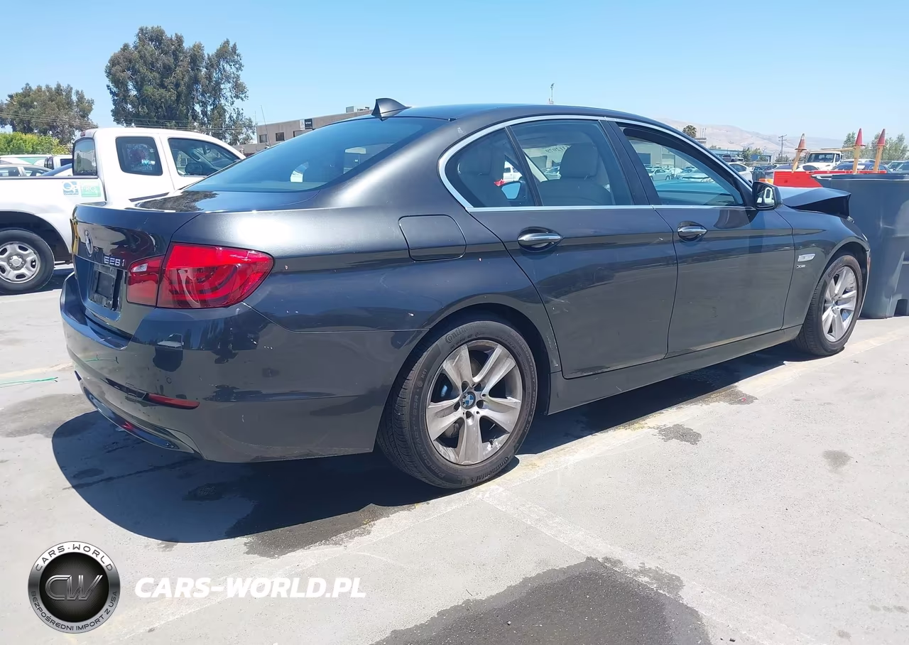 2012 BMW 528I xDrive VIN:WBAXH5C56CDW11172 - 4