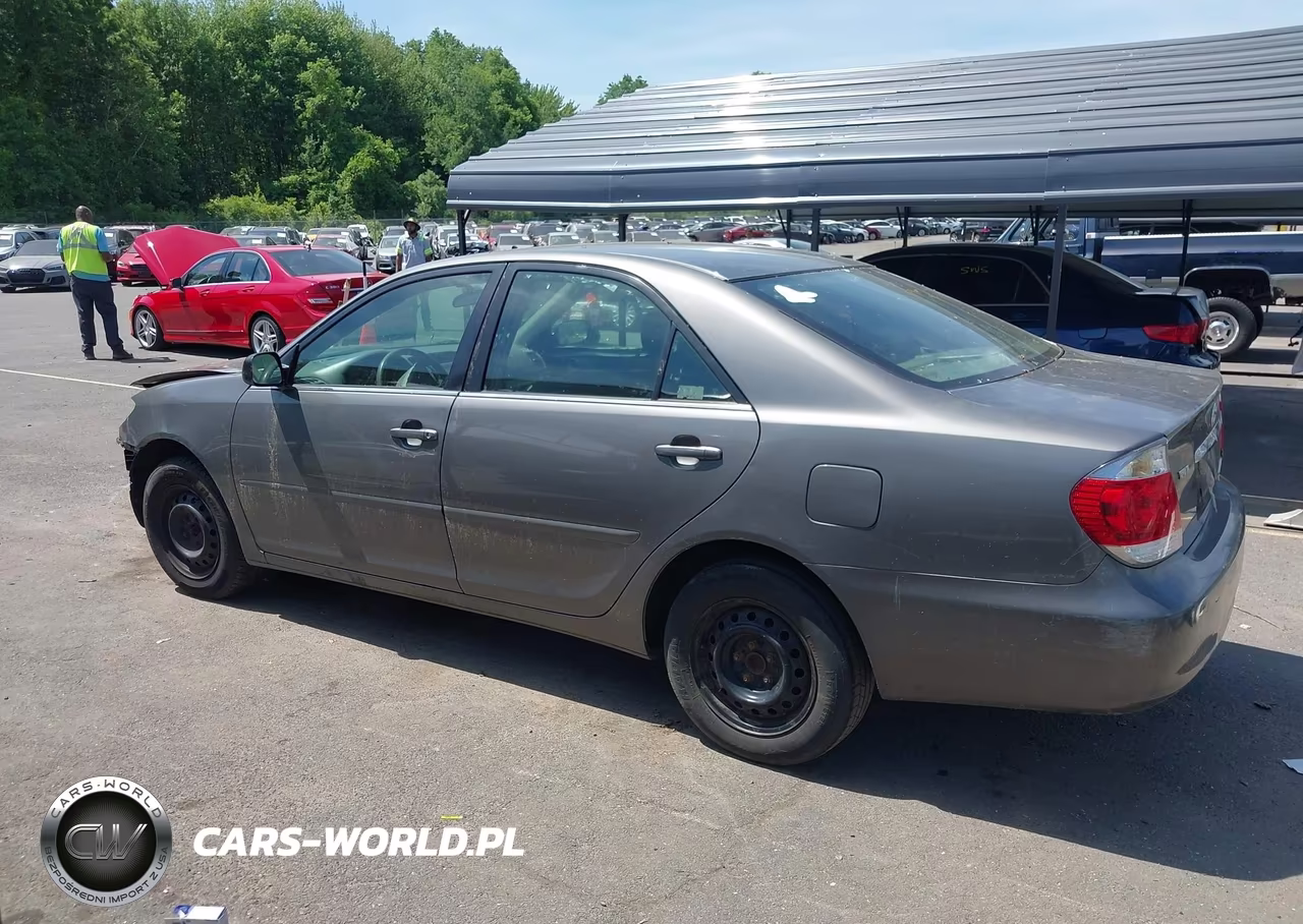 2005 Toyota Camry Le VIN:4T1BE32K35U593665 - 14