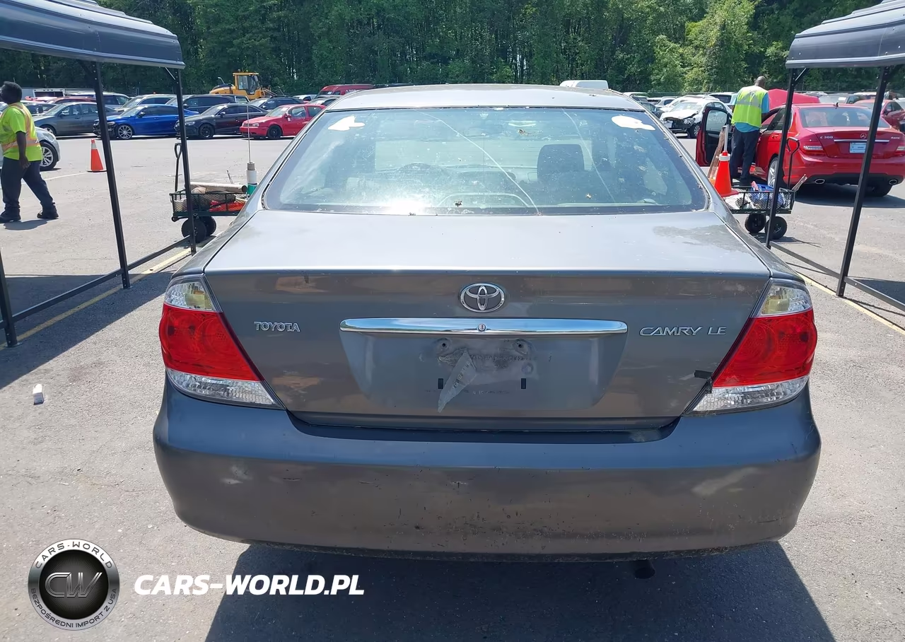 2005 Toyota Camry Le VIN:4T1BE32K35U593665 - 16