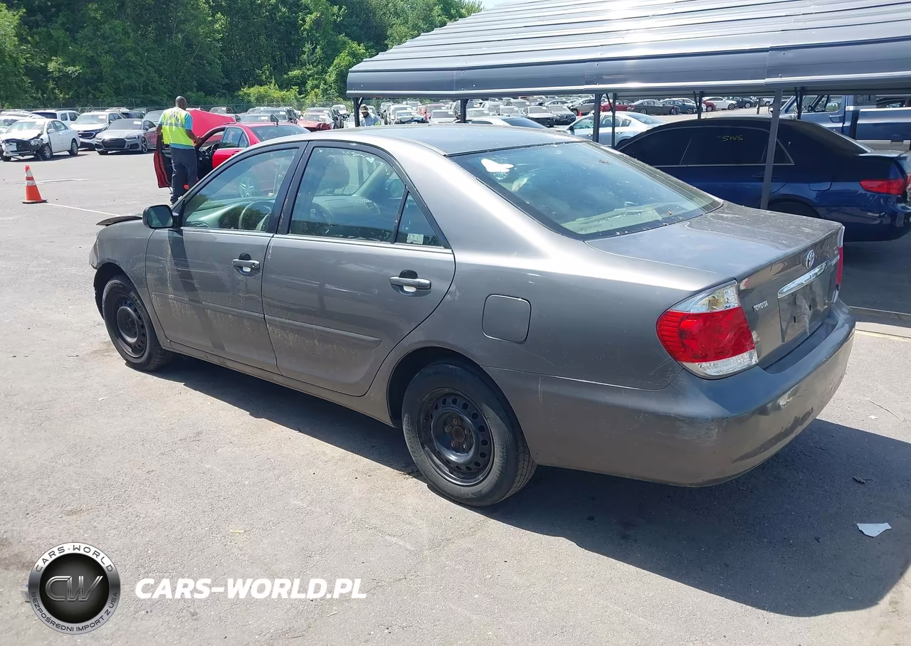 2005 Toyota Camry Le VIN:4T1BE32K35U593665 - 3
