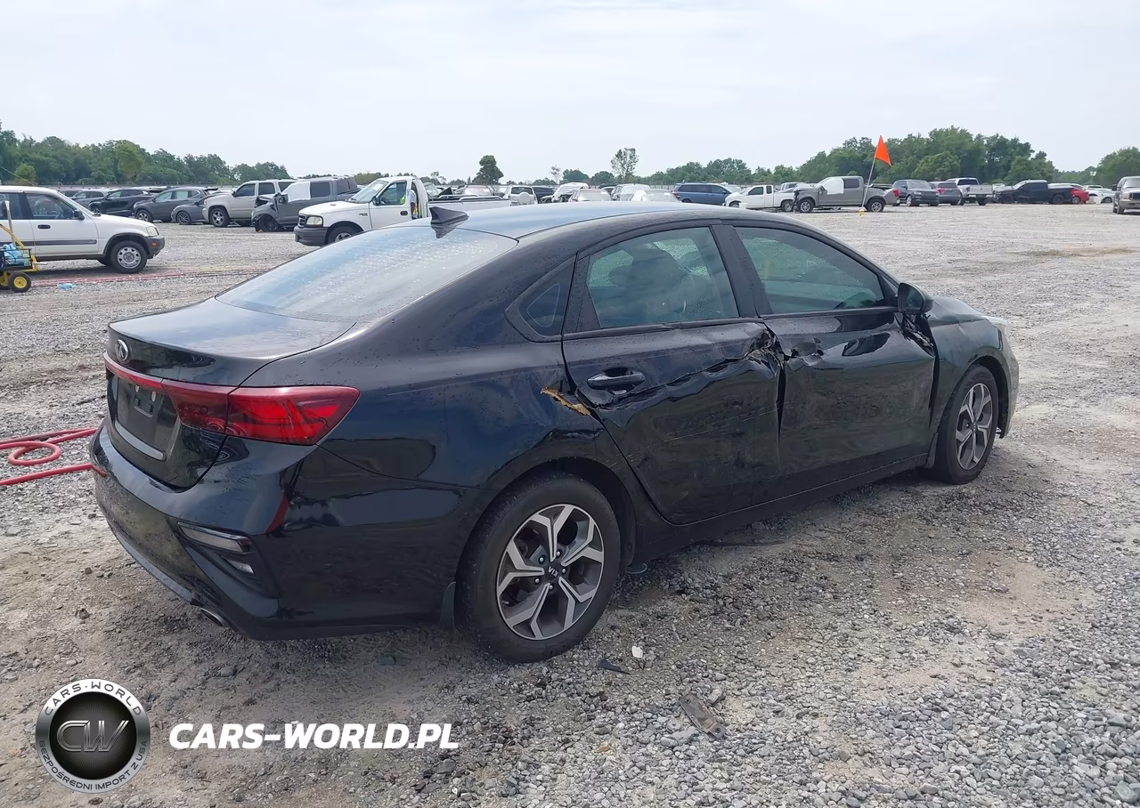 2020 Kia Forte Lxs VIN:3KPF24AD8LE251390 - 4