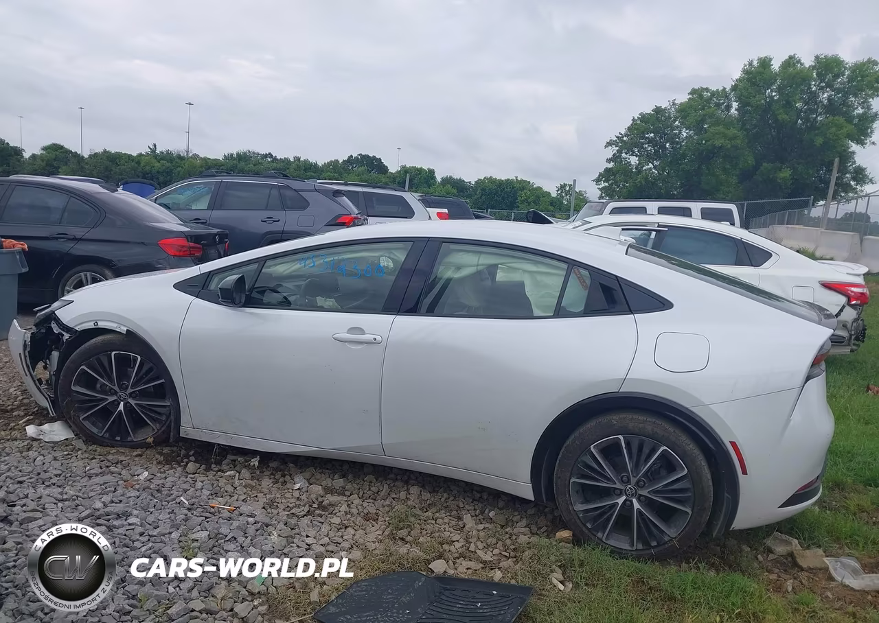 2024 Toyota Prius Xle VIN:JTDACAAU5R3043764 - 14