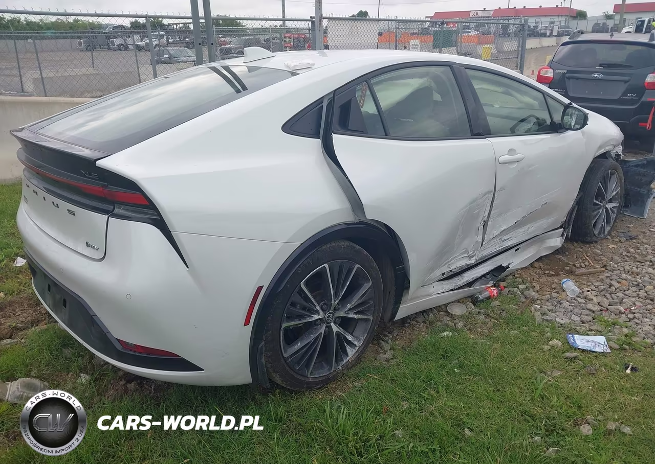 2024 Toyota Prius Xle VIN:JTDACAAU5R3043764 - 4