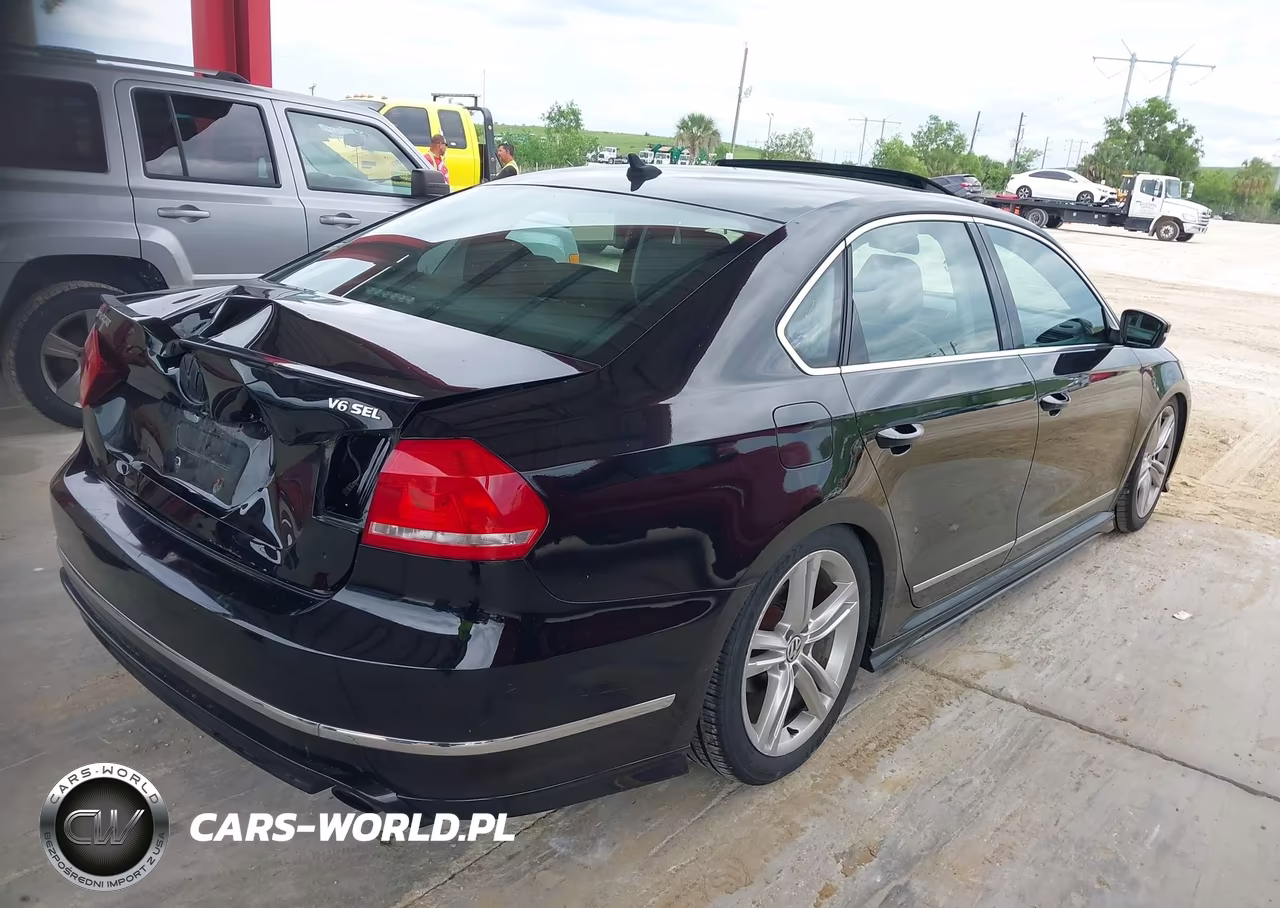 2015 Volkswagen Passat 3.6L V6 Sel Premium VIN:1VWCM7A30FC075076 - 4