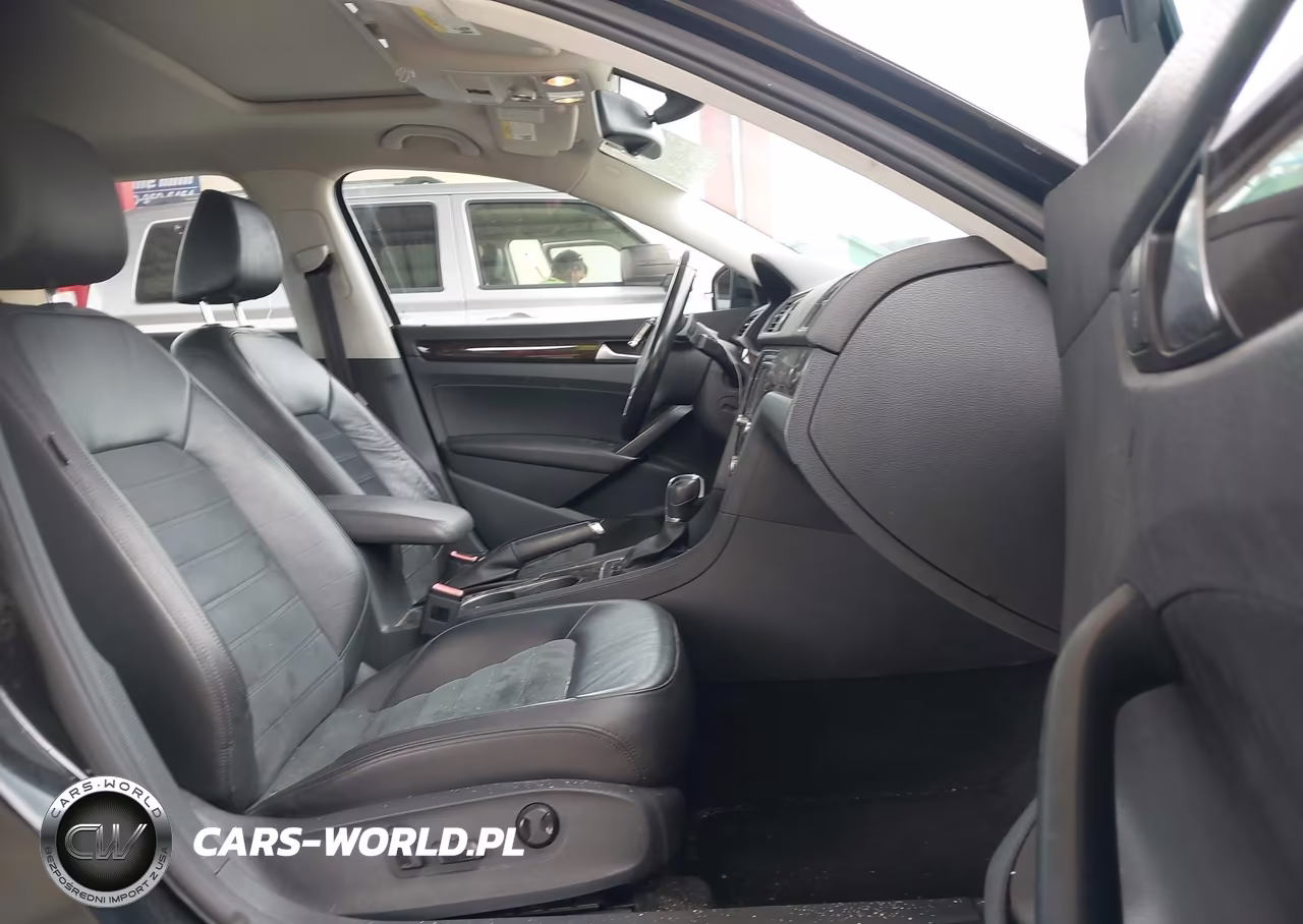 2015 Volkswagen Passat 3.6L V6 Sel Premium VIN:1VWCM7A30FC075076 - 5