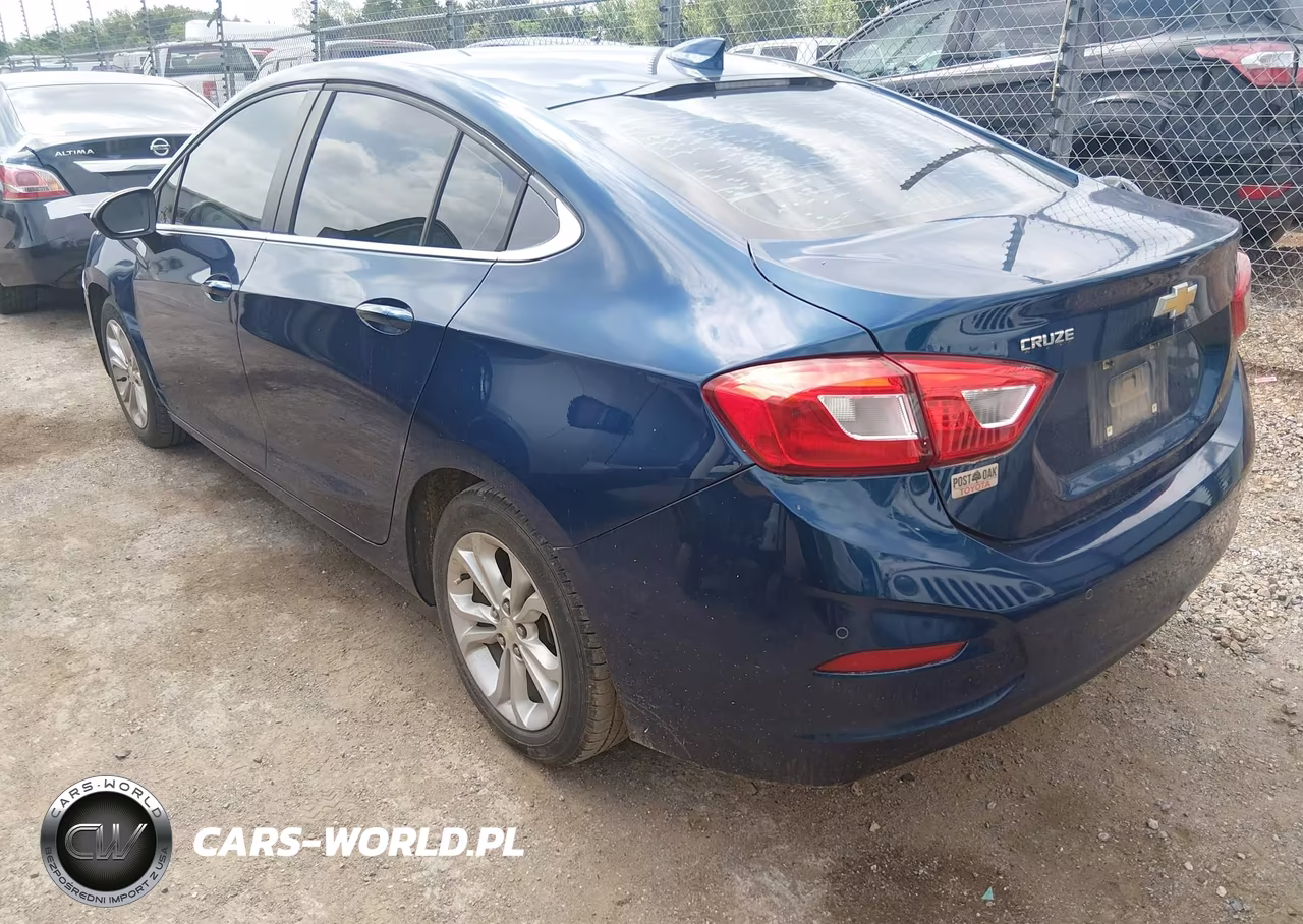 2019 Chevrolet Cruze Lt VIN:1G1BE5SM0K7108032 - 3