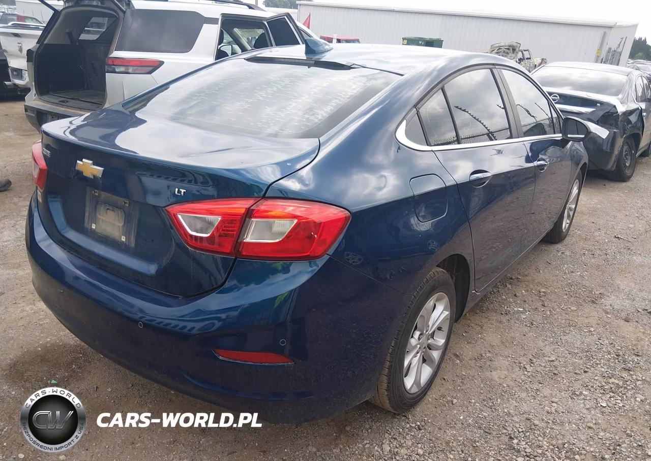 2019 Chevrolet Cruze Lt VIN:1G1BE5SM0K7108032 - 4