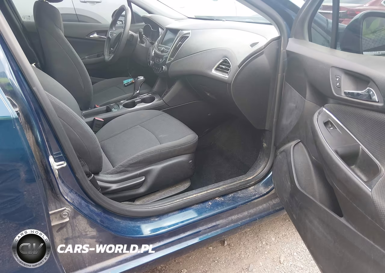 2019 Chevrolet Cruze Lt VIN:1G1BE5SM0K7108032 - 5