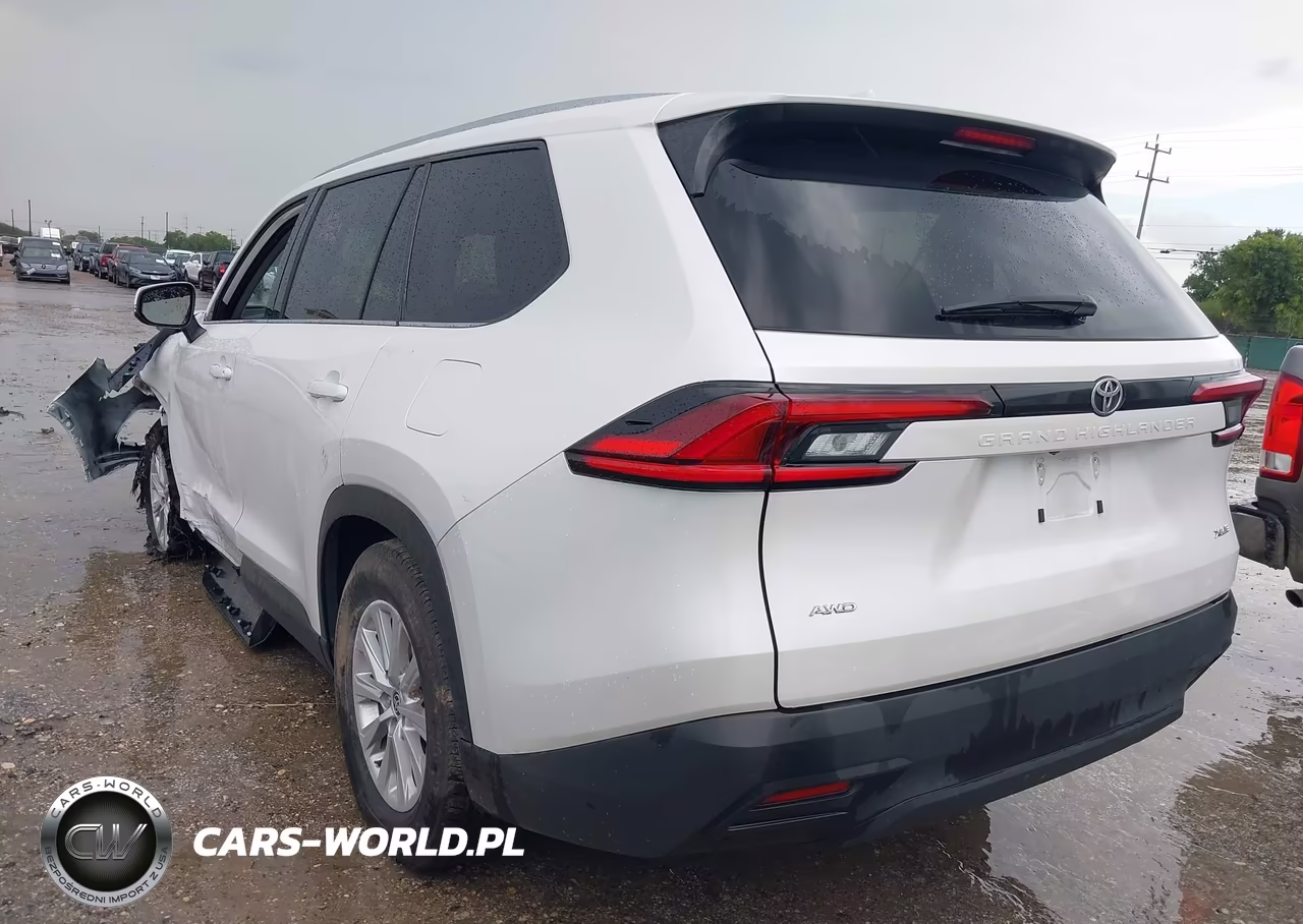 2025 Toyota Grand Highlander Xle VIN:5TDAAAB52SS087688 - 3