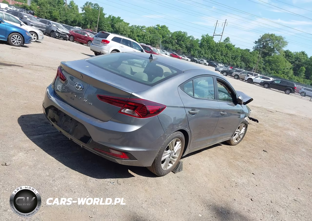 2019 Hyundai Elantra Sel VIN:5NPD84LF8KH403702 - 4
