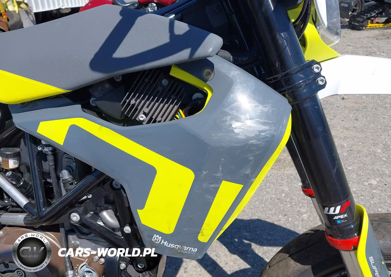 2022 Husqvarna Supermoto 701 VIN:VBKUSV404NM739910 - 15