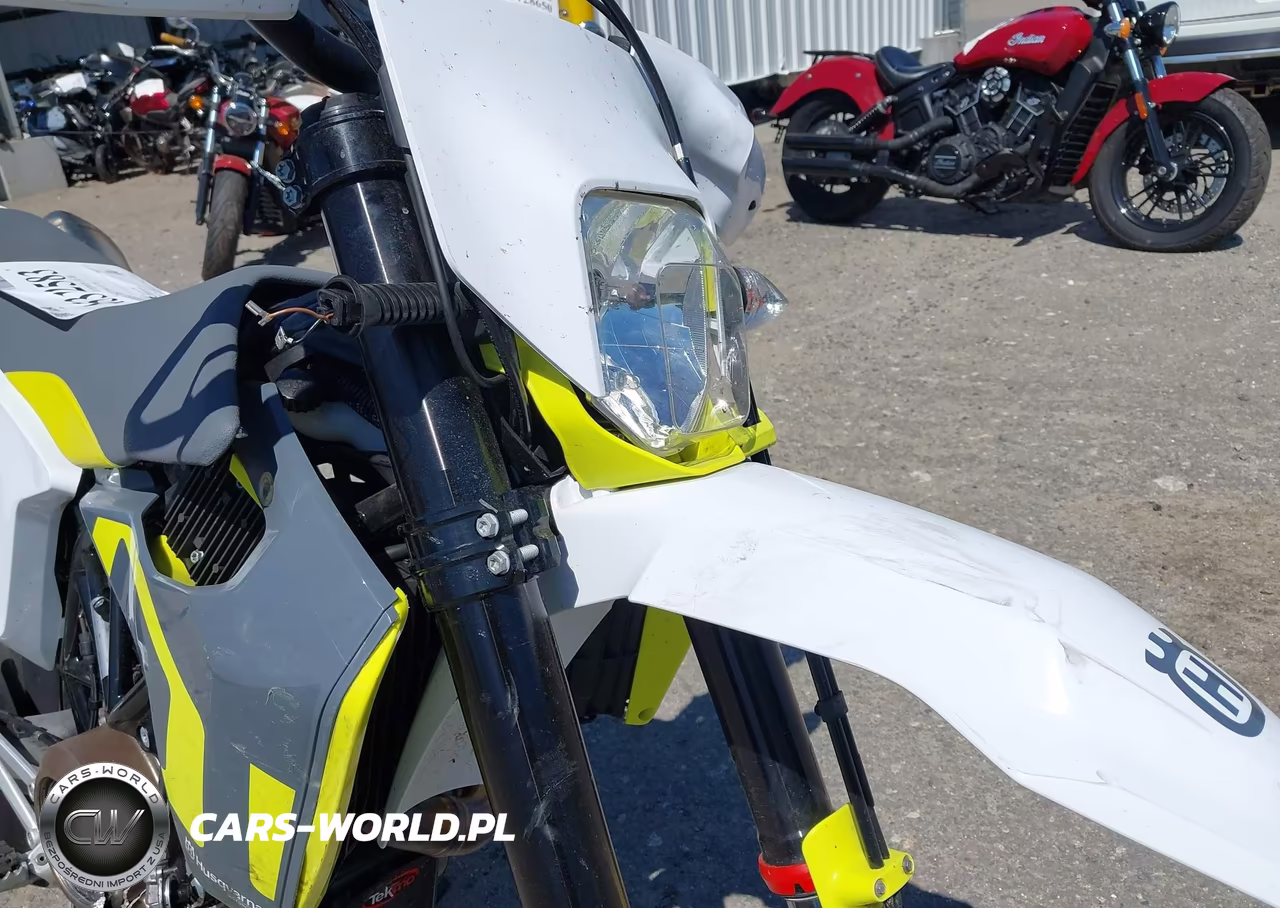 2022 Husqvarna Supermoto 701 VIN:VBKUSV404NM739910 - 16