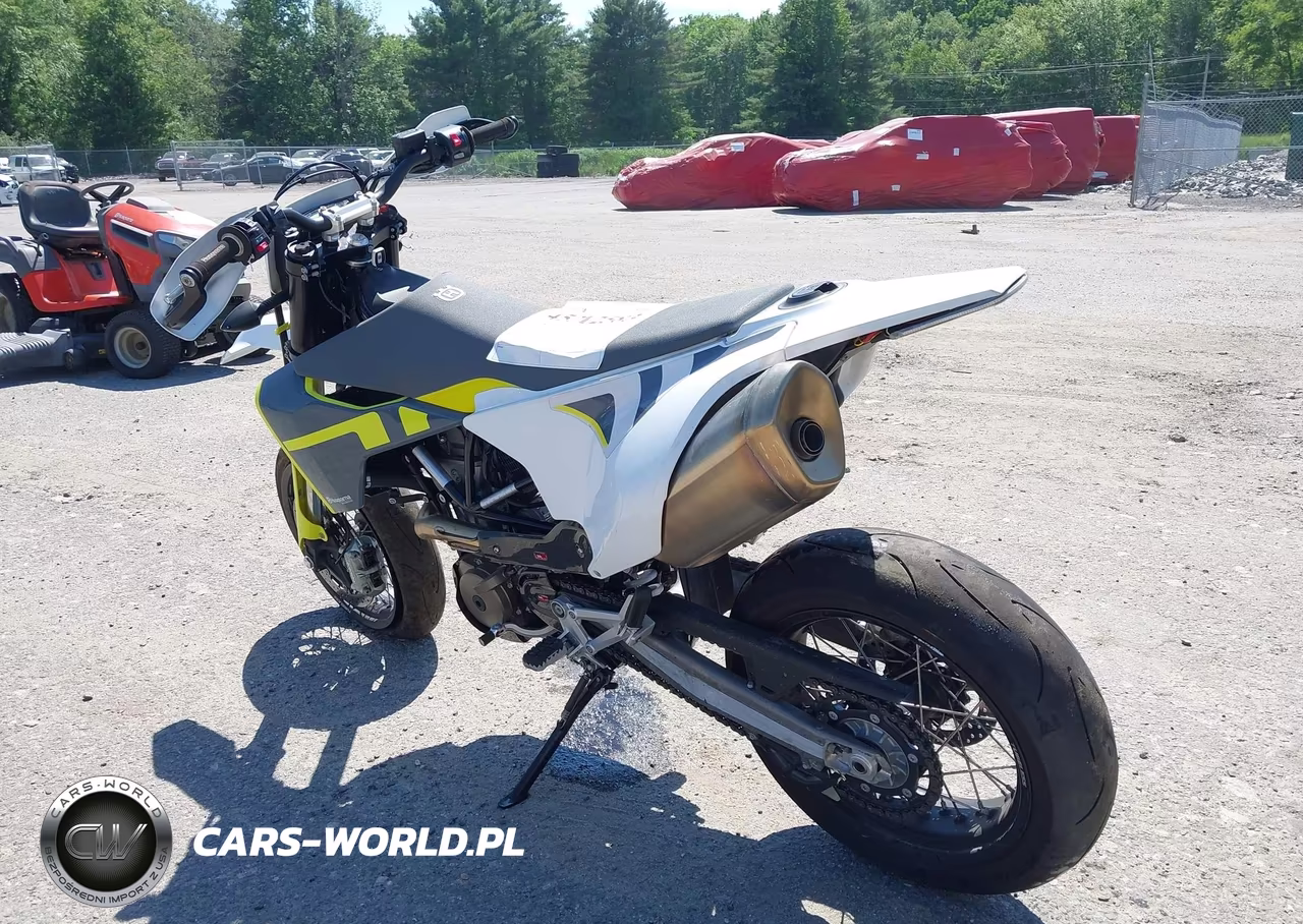 2022 Husqvarna Supermoto 701 VIN:VBKUSV404NM739910 - 3
