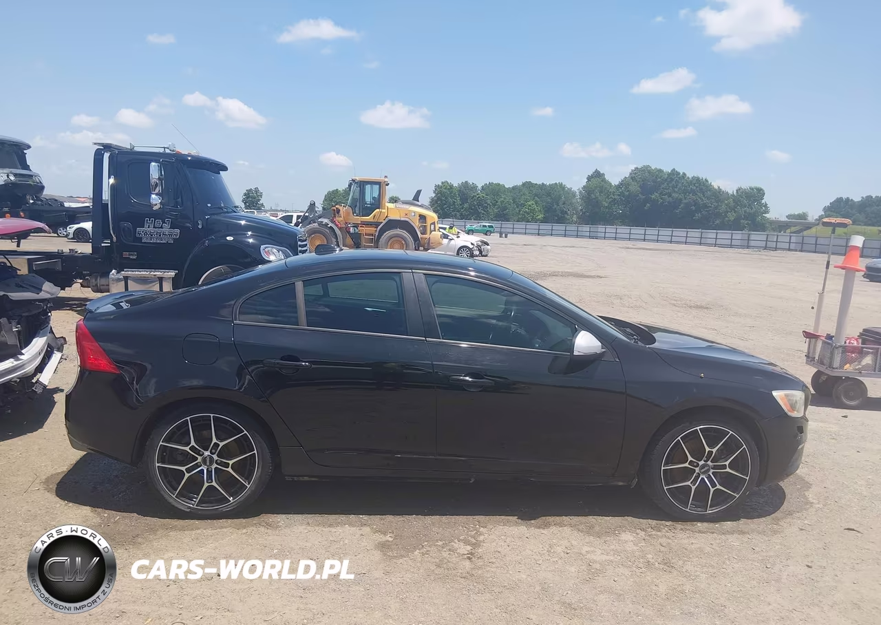 2017 Volvo S60 T6 R-Design Platinum VIN:YV149MTSXH2438627 - 13