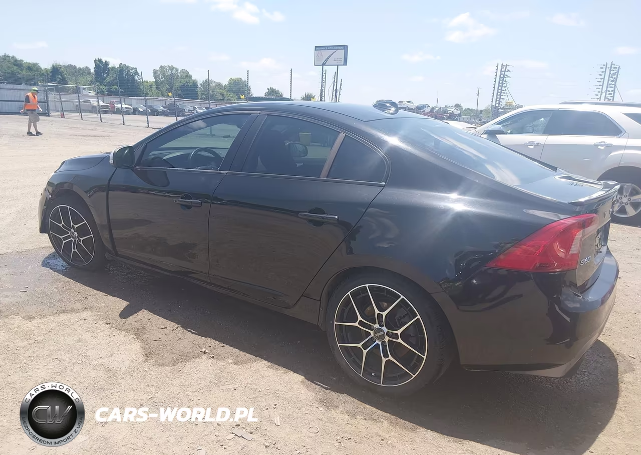 2017 Volvo S60 T6 R-Design Platinum VIN:YV149MTSXH2438627 - 3