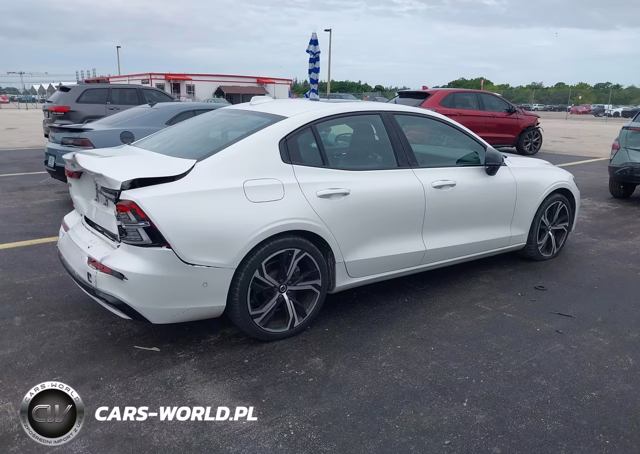2024 Volvo S60 B5 Plus Dark Theme VIN:7JRL12FLXRG284511 - 4