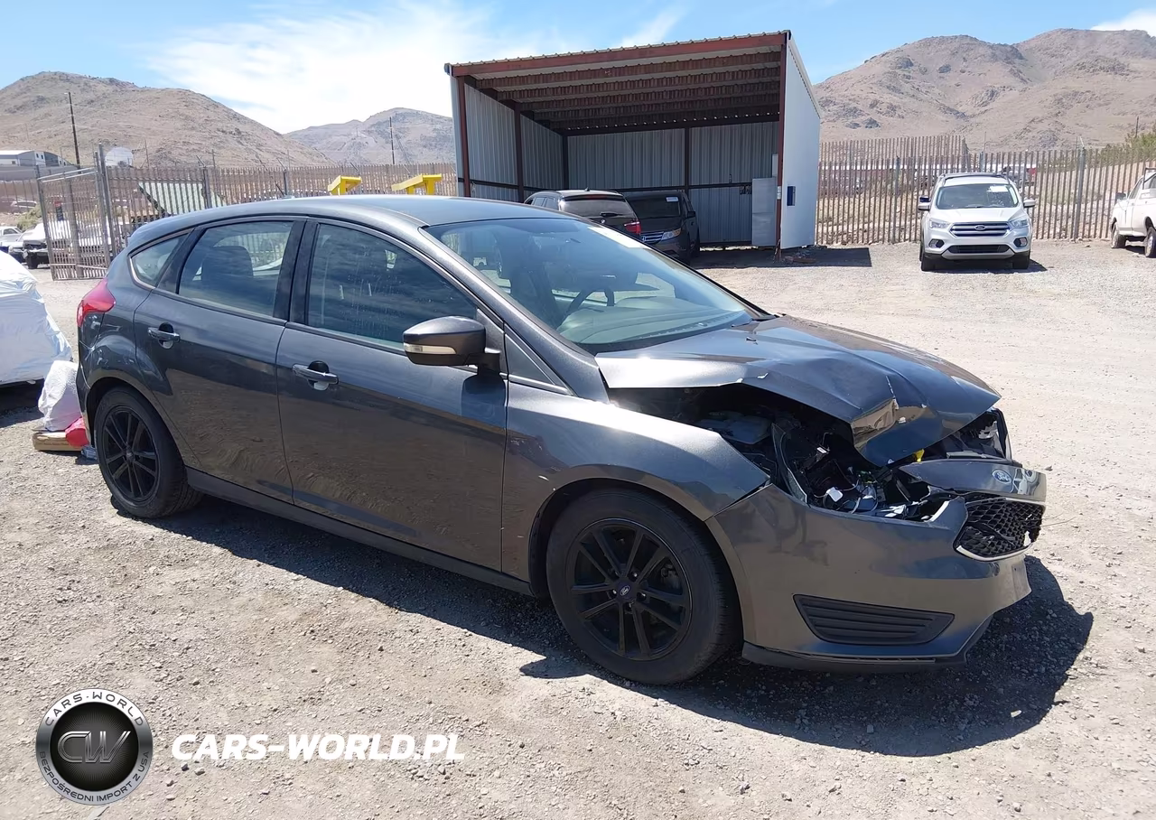 2017 Ford Focus Se VIN:1FADP3K24HL239547 - 1