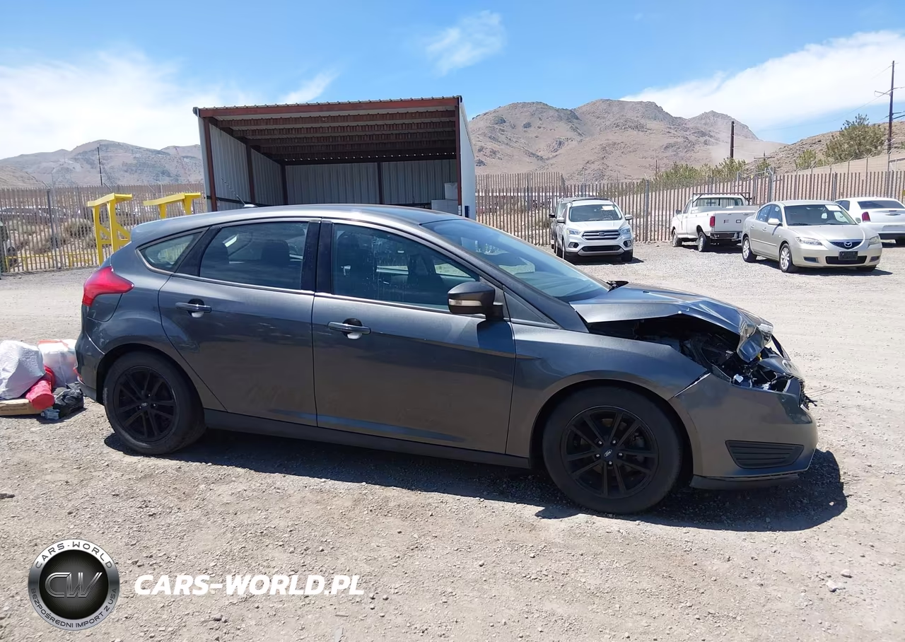 2017 Ford Focus Se VIN:1FADP3K24HL239547 - 12