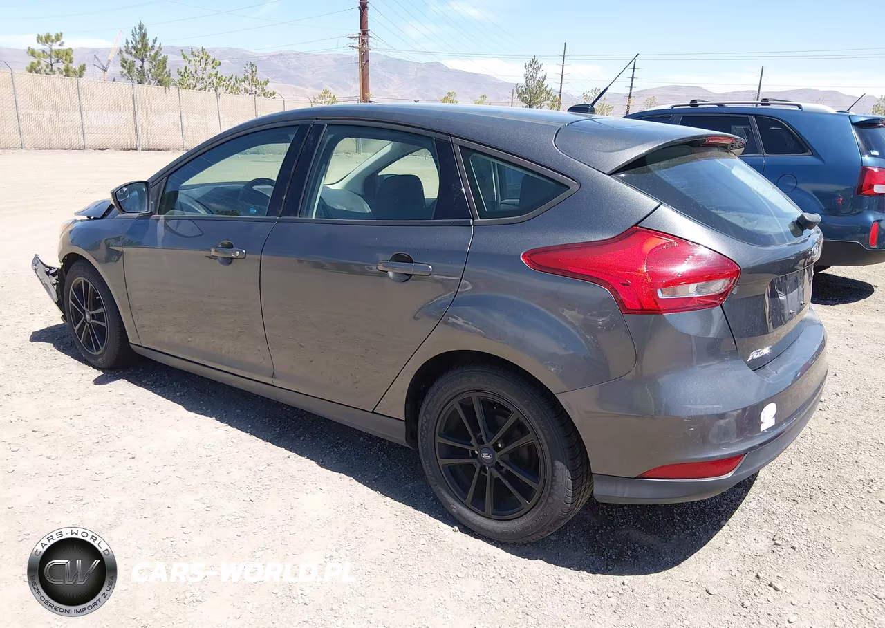 2017 Ford Focus Se VIN:1FADP3K24HL239547 - 3