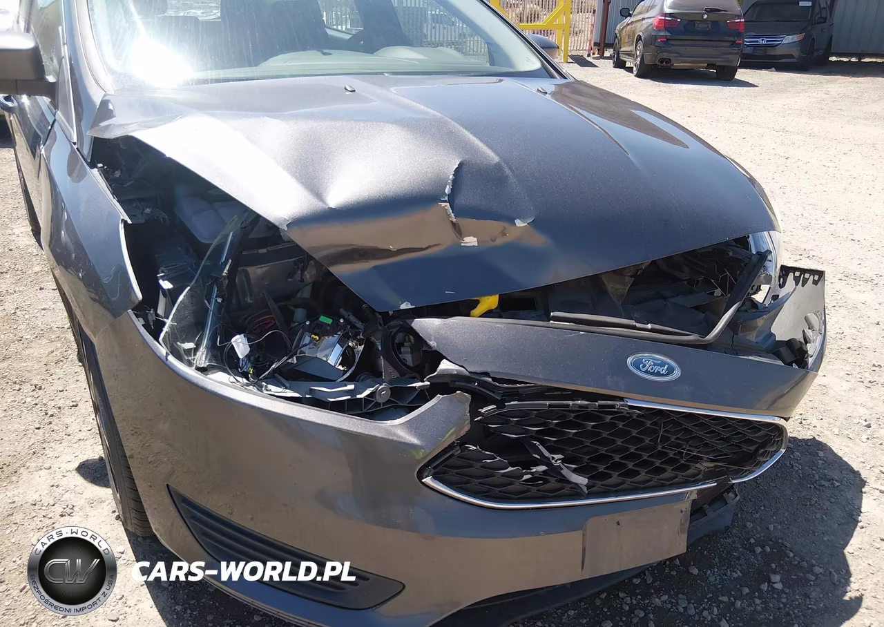 2017 Ford Focus Se VIN:1FADP3K24HL239547 - 6